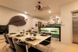 Η κουζίνα ή μικρή κουζίνα στο Villa Sabine private pool 4br seaview jacuzzi