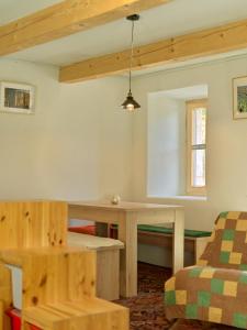 A seating area at Seiber 172