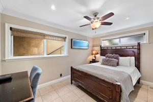 a bedroom with a bed and a ceiling fan at Villa Leone at the Retreat in Laguna Beach in Laguna Beach