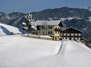 Chalet in Tyrol with Sauna and Ski Slopes in de winter