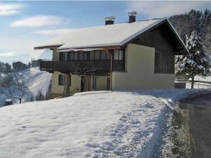 Chalet in Tyrol with Sauna and Ski Slopes in de winter