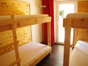 Een bed of bedden in een kamer bij Chalet in Tyrol with Sauna and Ski Slopes