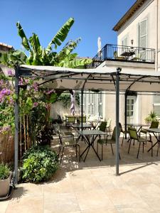 Patio nebo venkovní prostory v ubytování Chambres d'hôtes - Bed and Breakfast Les Palmiers