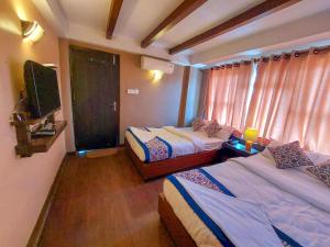 Postel nebo postele na pokoji v ubytování Hotel Garuda