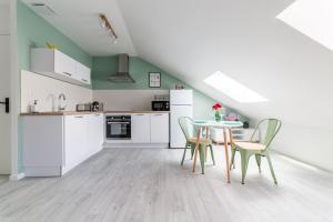 a kitchen and dining room with a table and chairs at @ LOFT COCOONING @ Proche gare & centre historique in Brive-la-Gaillarde