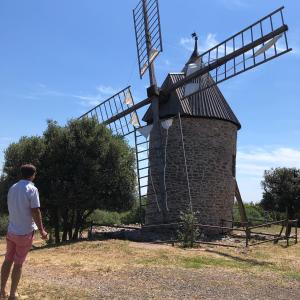 Hosté ubytování Val des Bruyères - gîte 15mn Pézenas avec terrasse et cour close - Parking privatif securisé - wifi FTTH gratuit