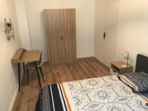 Posteľ alebo postele v izbe v ubytovaní Appart’ entièrement rénové au centre ville St Étienne