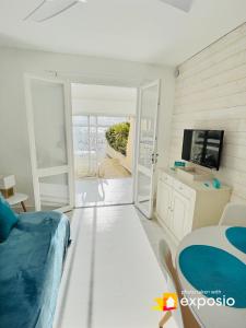 Μια τηλεόραση ή/και κέντρο ψυχαγωγίας στο Les pieds dans l'eau +13 φωτογραφίες