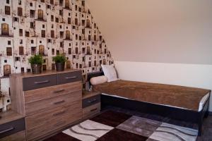 Postel nebo postele na pokoji v ubytování Boróka Apartman Lenti