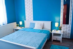 Postel nebo postele na pokoji v ubytování Boróka Apartman Lenti