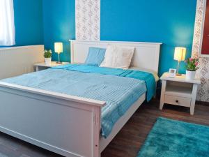 Postel nebo postele na pokoji v ubytování Boróka Apartman Lenti