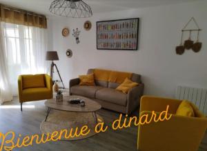 Zdjęcie z galerii obiektu Proche St-Malo, plages, appart 50m2 avec jardin w mieście Dinard