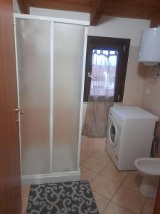 a laundry room with a washer and dryer in it at Appartamento centro in SantʼAntìoco