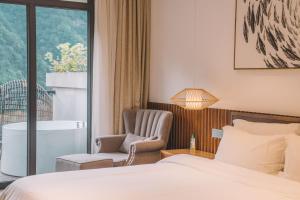 Zhangjiajie National Park Nvue Resorts客房内的一张或多张床位