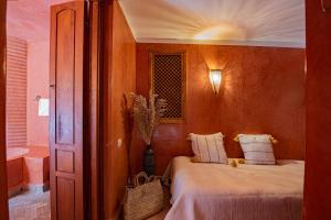Postel nebo postele na pokoji v ubytování Riad Livia Marrakech - Adults Only