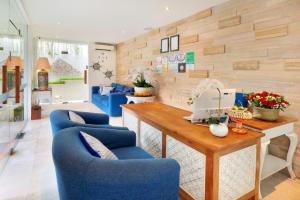 A seating area at Aleva Villa Seminyak by Ini Vie Hospitality
