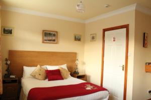 Letto o letti in una camera di Seacourt Accommodation Tramore - Adult Only