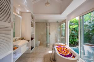 A bed or beds in a room at Aleva Villa Seminyak by Ini Vie Hospitality
