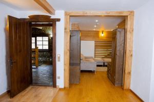 Gallery image of Conacul Drahneilor in Ruscova