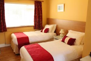 Letto o letti in una camera di Seacourt Accommodation Tramore - Adult Only