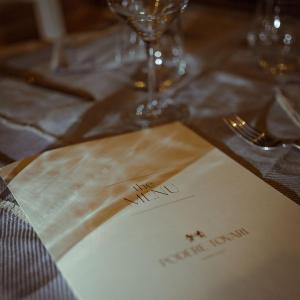 a table with a napkin on a table with wine glasses at Agriturismo Podere Tovari in Anghiari