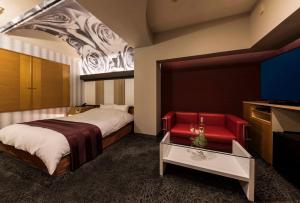 Postel nebo postele na pokoji v ubytování HOTEL ESTASI Adult only