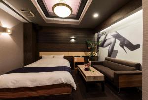 Postel nebo postele na pokoji v ubytování HOTEL ESTASI Adult only