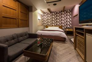 Postel nebo postele na pokoji v ubytování HOTEL ESTASI Adult only
