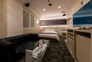 Postel nebo postele na pokoji v ubytování HOTEL ESTASI Adult only