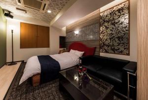Postel nebo postele na pokoji v ubytování HOTEL ESTASI Adult only