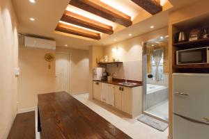 Virtuvė arba virtuvėlė apgyvendinimo įstaigoje Jeonju Hanok Little Prince