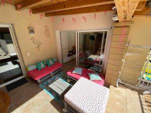 Część wypoczynkowa w obiekcie Maison de famille (piscine, jacuzzi et sauna)