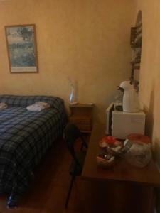 a bedroom with a bed and a desk with a microwave at Arturo & Trilly in Ronciglione