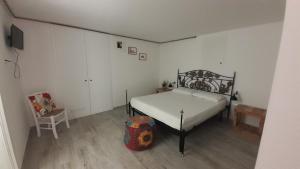 A bed or beds in a room at I Nidi di Colombo