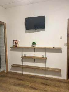 TV a/nebo společenská místnost v ubytování ROOM AYAMPE - La Casa de Eros