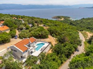 an aerial view of a house with a swimming pool at Villa Greta in Risika
