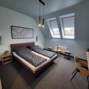 Giường trong phòng chung tại Bornemisza Kúria Wellness Resort