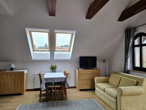 TV a/nebo společenská místnost v ubytování Apartamenty z Klimatem