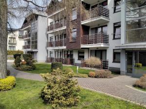 an apartment building with a walkway in front of it at Apartament Kasztanowy in Władysławowo