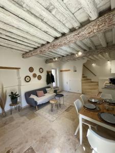 a living room with a couch and a table at L’Oustau de Célia in Maussane-les-Alpilles