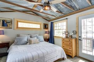 A bed or beds in a room at Nevis Cabin Escape with Boat Dock Lake Access!