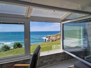 a view of the ocean from a room with windows at Elegante Apartamento con Vistas al Mar in Suances