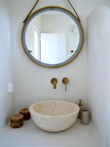 a bathroom with a large stone sink and a mirror at CasaZu in Naousa