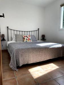 Posteľ alebo postele v izbe v ubytovaní Maison au calme avec piscine et climatisation