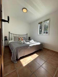 Posteľ alebo postele v izbe v ubytovaní Maison au calme avec piscine et climatisation