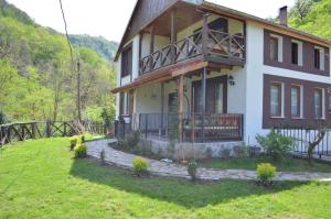 a house on a hill with a green yard at Trabzon green valley villa in Trabzon