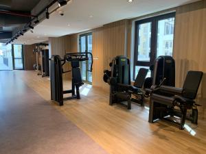 Fitness centar i/ili fitness sadržaji u objektu 2 Bedroom Apartment by the beach at Port De La Mer-Dubai