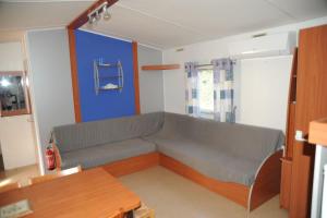 Posezení v ubytování Mobil Home + dépendance dans jolie parc privé