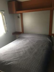 Postel nebo postele na pokoji v ubytování Mobil Home + dépendance dans jolie parc privé