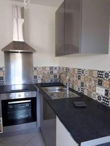 Gambar di galeri bagi Maison rénovée dans une ancienne propriété. di Montpellier